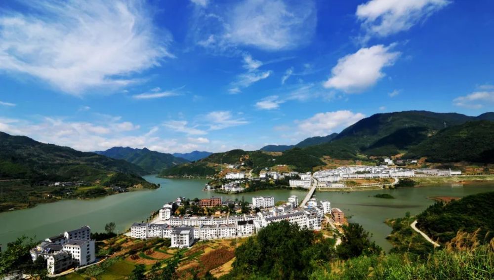 高山草甸天坑溶洞原来竹山这么美