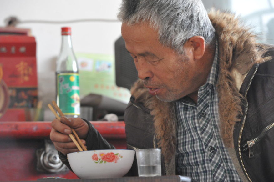 沈阳72岁刘老汉坚持饮酒45年虽已年老却喝出5个宝贵经验