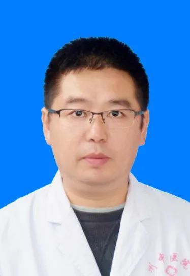 姓 名:杨仁林职 称:主任医师简介:擅长玻璃体视网膜手术及白内障
