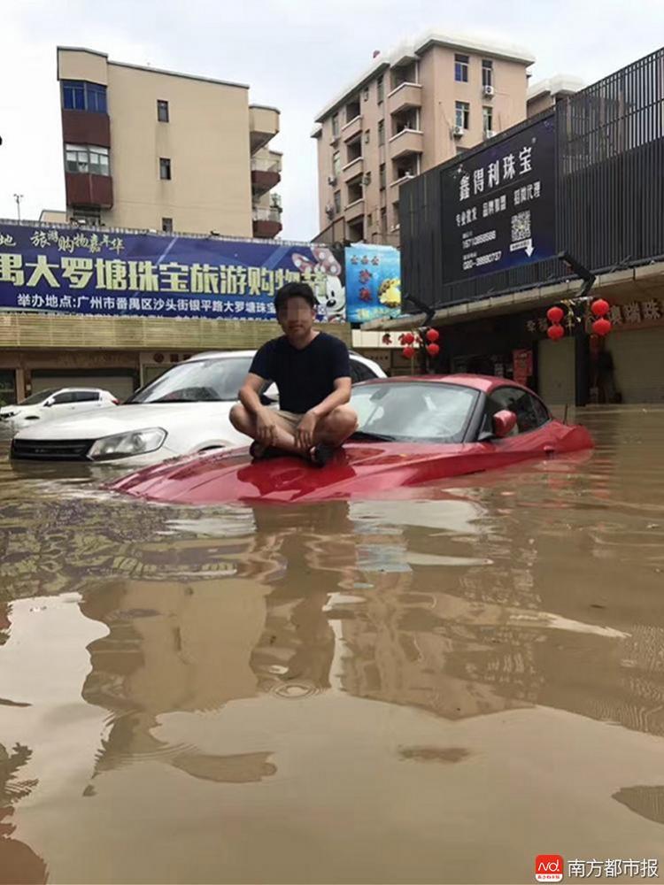 广州大水“洗劫”珠宝城 市民争相寻宝 (组图)