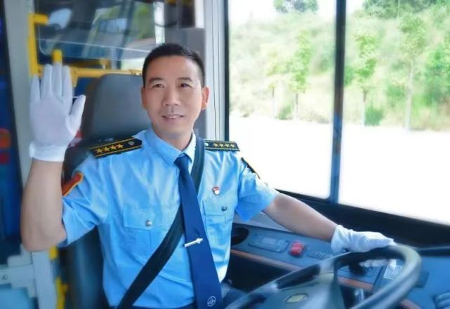 怀化公交集团驾驶员杨骐铭入选"中国好人榜!