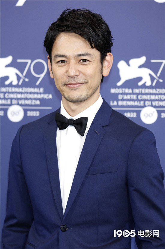 妻夫木聪携新作亮相威尼斯 颜值状态在线帅气有型