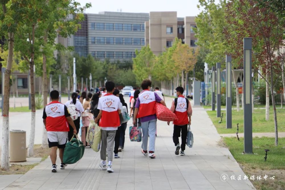 04他们有话说踏入克拉玛依这座为梦想加油的城市愿你们以梦为马,不负