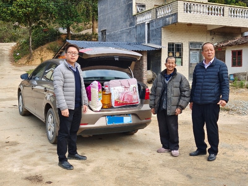 追忆广东90后干部李鼎新曾想去大城市最后选择扎根基层