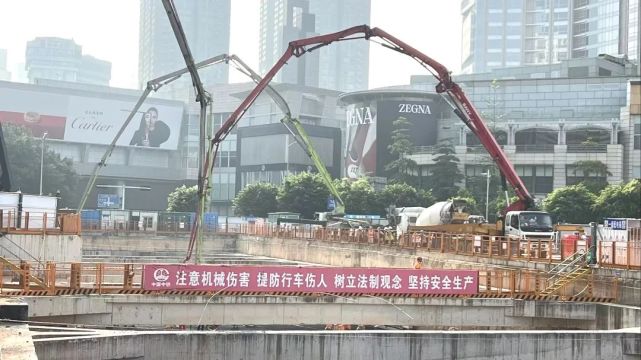 深圳地铁11号线二期新进展：红岭南站明挖段主体结构封顶！_腾讯新闻