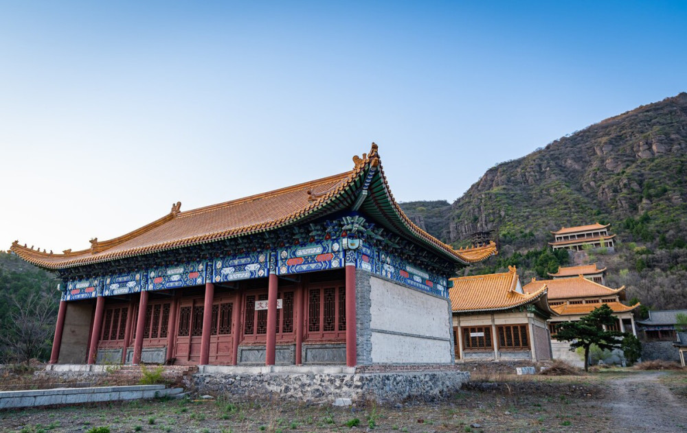 栖隐寺前身为北魏太和年间建立的隆寿寺,距今1500多年,不过现在的栖隐