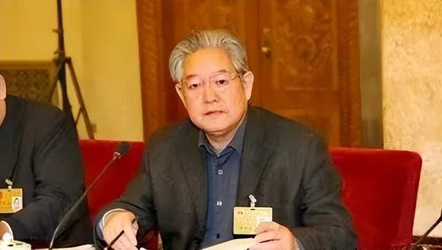 大多数都是年龄大于裴军长的老战友,其中有裴军长的老教导员黄德义