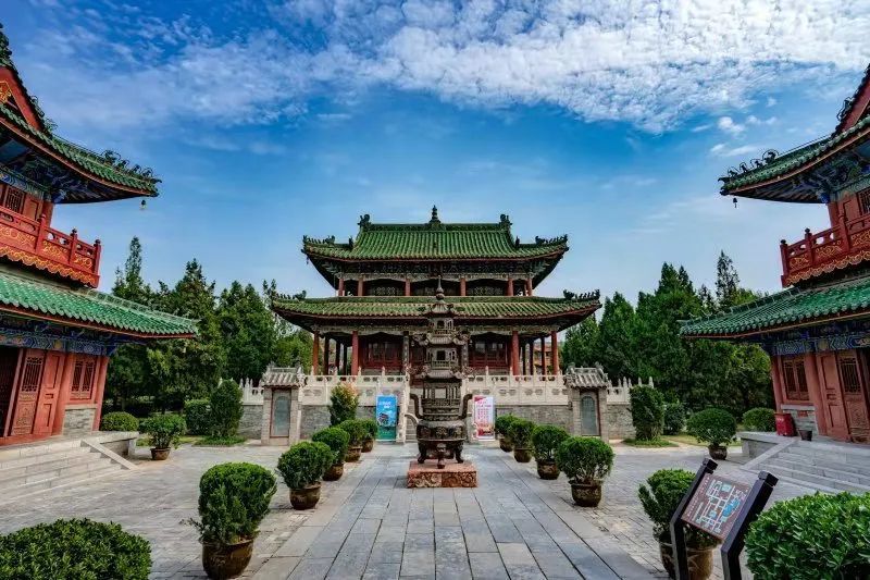 在许昌悠久的历史文化长河中,三国文化以其厚重底蕴,磅礴气势,镌刻在