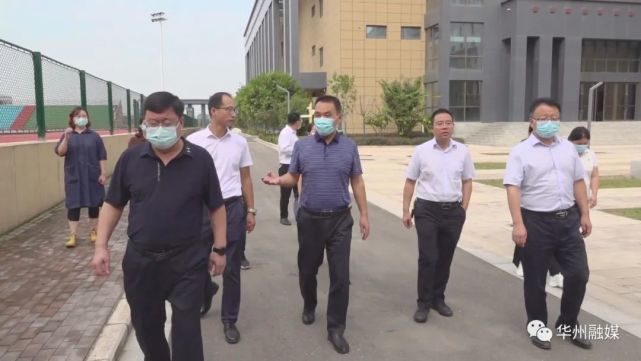 王西峰一行先后深入到华州区实验学校,城关中学,听取