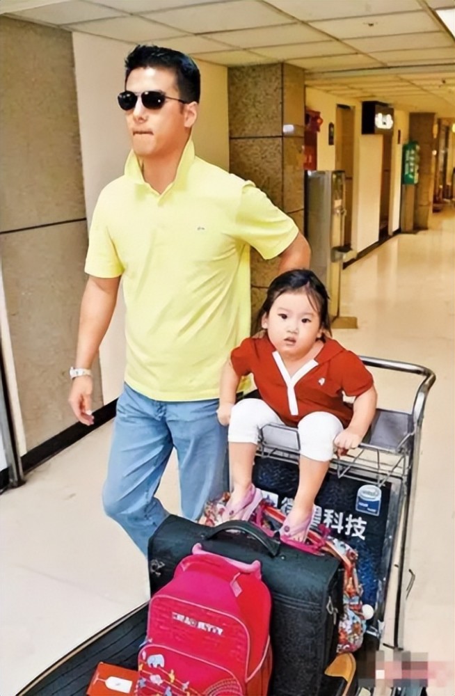 离婚12年境遇大不同:贾静雯三胎越变越美,孙志浩