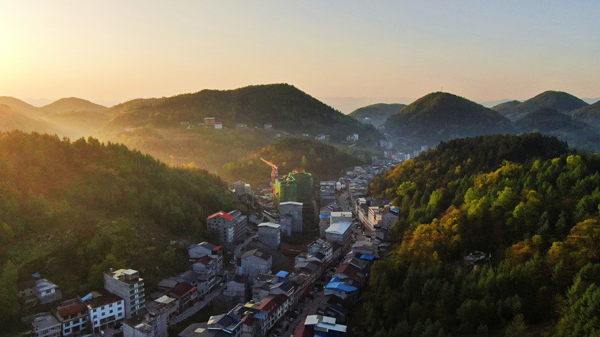 湖北建始仙居花坪旭日东升