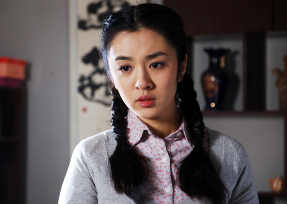 王晓晨被传与胡歌隐婚为拍戏差点瘫痪34岁未婚依旧风韵犹存