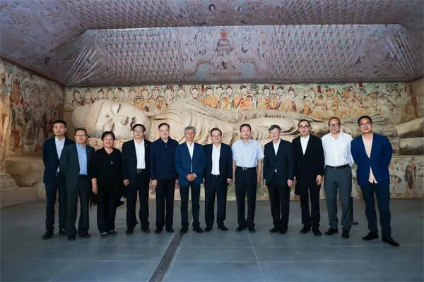 新华社原副社长严文斌;中国美协副主席徐里;国家博物馆副馆长刘万铭