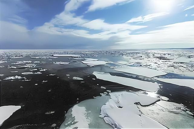 一条是从勒拿河支流奥廖克马河启航,该河曲折湍急,河道布满石滩.