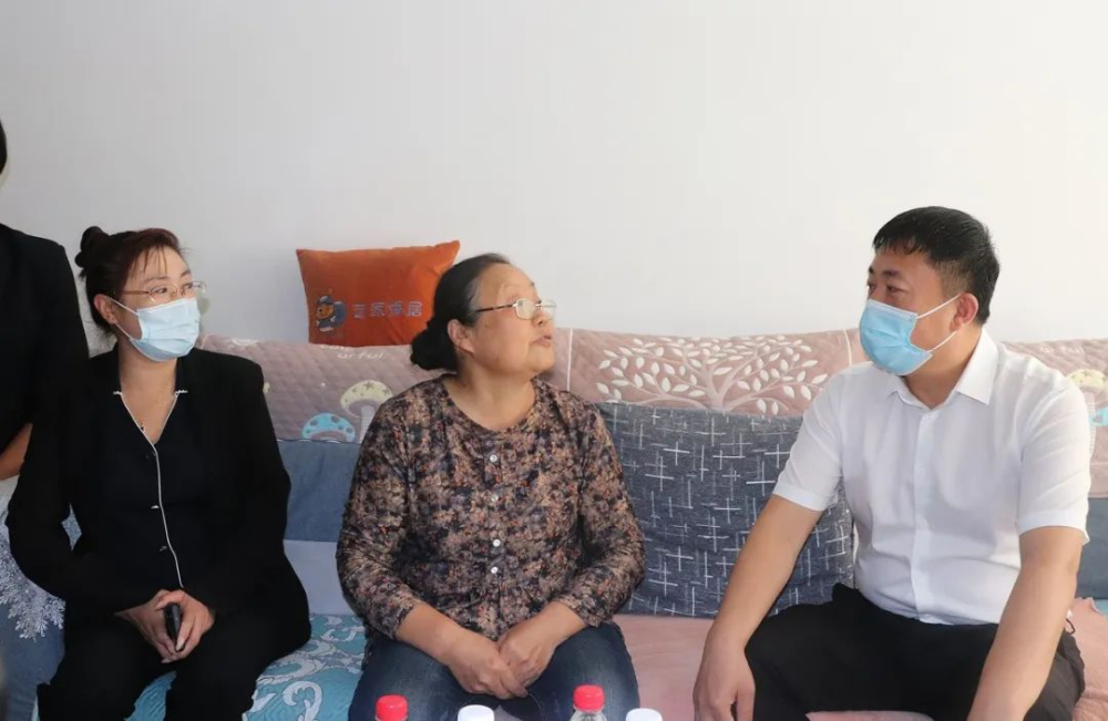 县区新闻虎林市领导慰问援藏援庆抗疫一线女性医护工作者家属