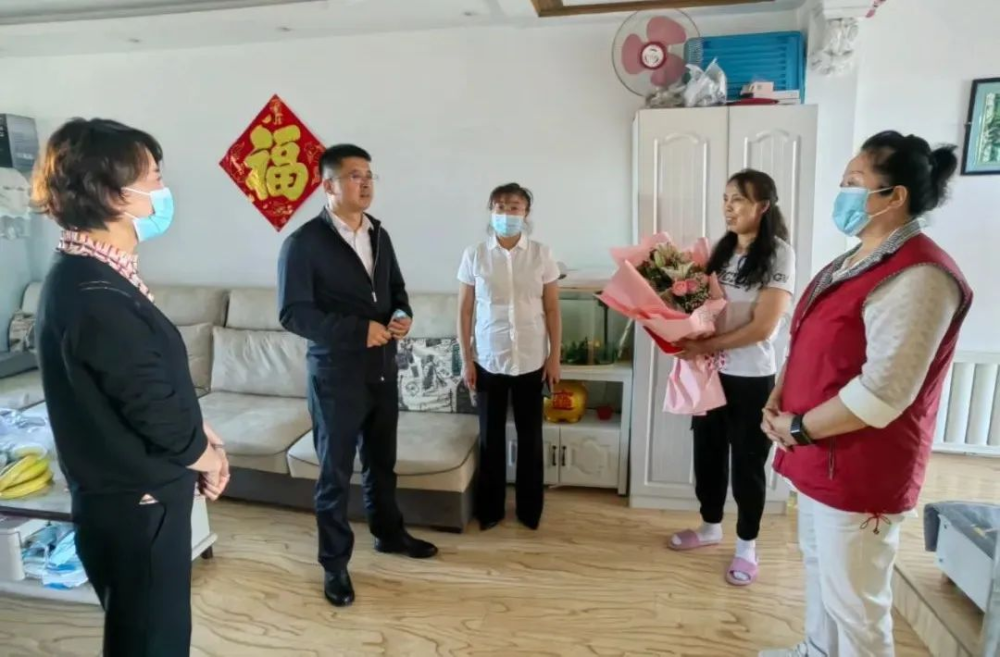 县区新闻虎林市领导慰问援藏援庆抗疫一线女性医护工作者家属