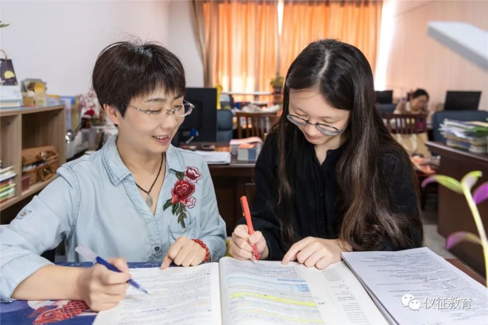 市优秀教育工作者事迹展播丨仪征中学闻宇青润物无声育桃李初心不改布