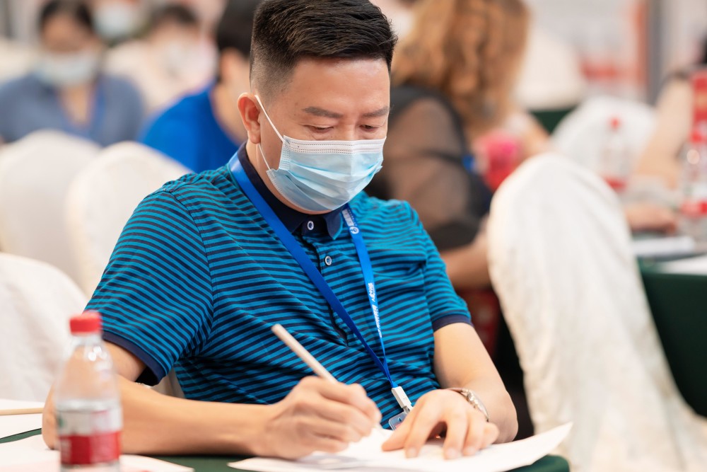 宏润教育|刘炜焱老师主讲第224期《教育开启幸福门》