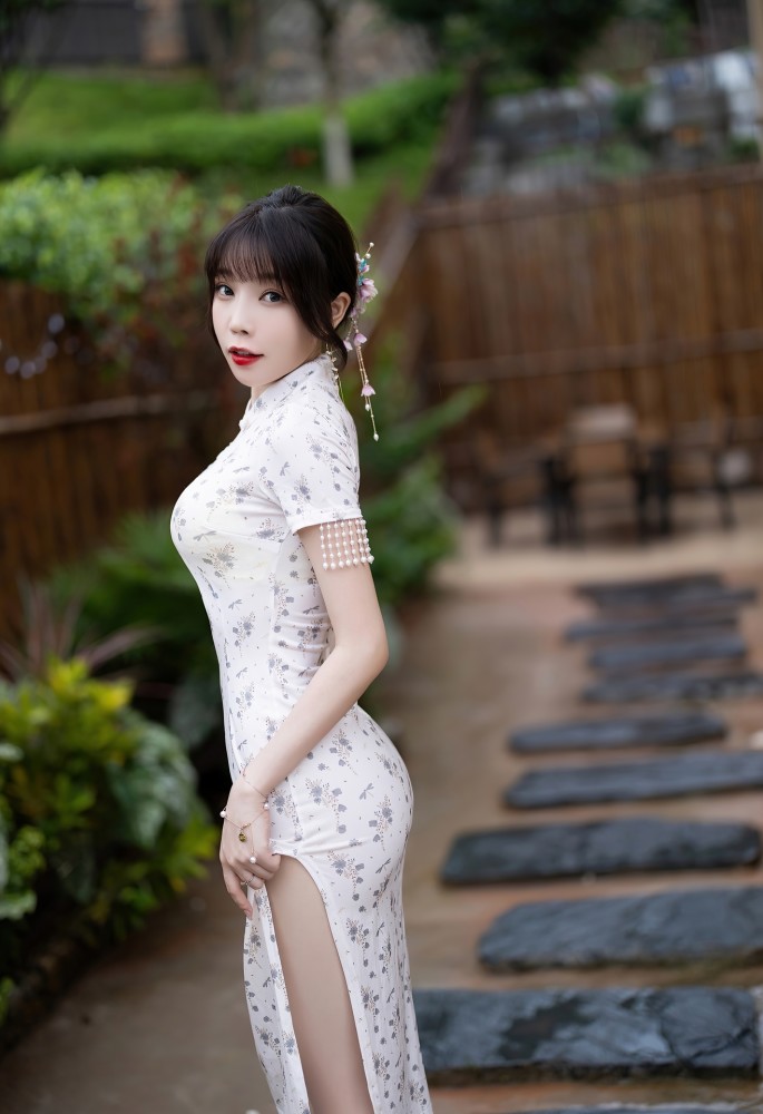 女神徐莉芝booty典雅旗袍古风摄影写真芝芝好看的唯美古装美女图