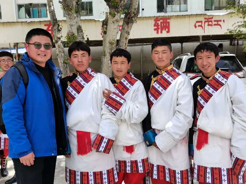 烟台蓬莱援藏教师毕全亮在雪域高原唱响古诗词