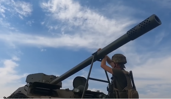 乌克兰战地改装的100毫米自行反坦克炮
