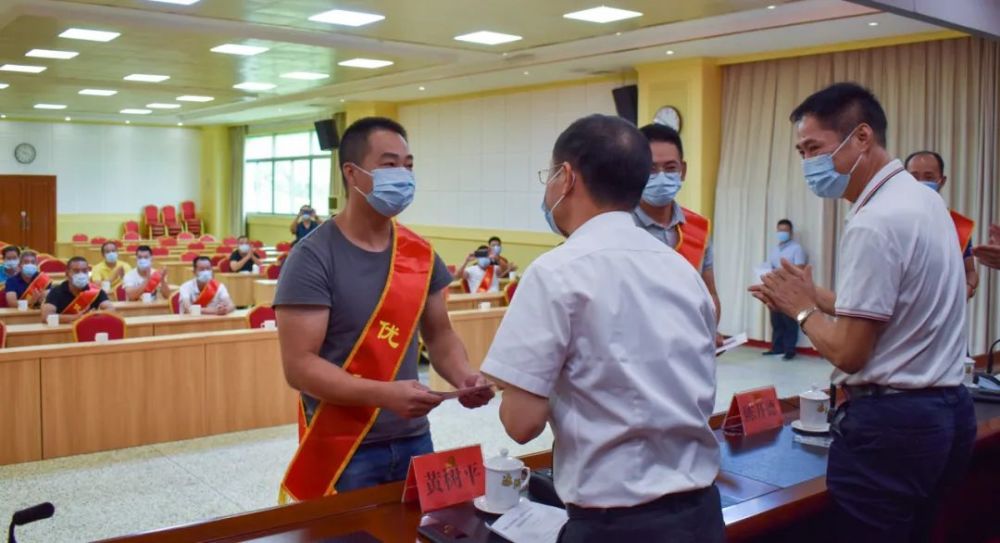 区委常委黄树平,区委常委,区人武部政委刘淼华,区人大常委会副主任陈