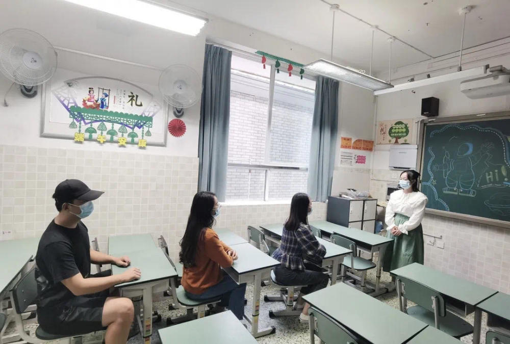 成都市三圣小学,成都市龙舟路小学等学校都在近日开展了复学演练,老师