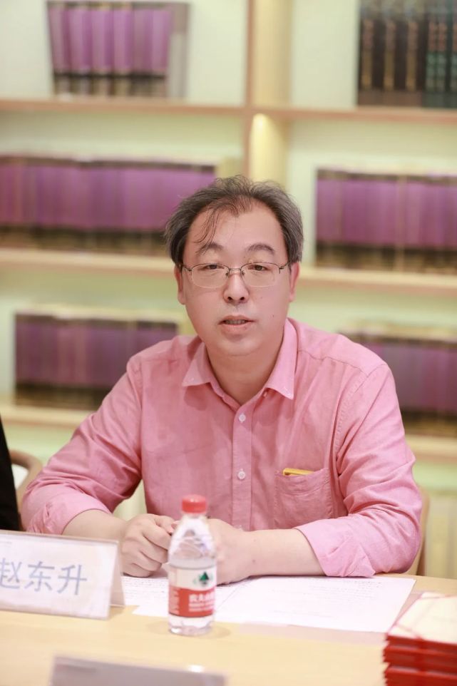 中国民族管弦乐学会会长吴玉霞,副会长兼秘书长赵东升,副秘书长宋阳