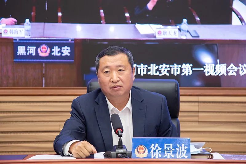 会上,徐景波副市长传达了省长胡昌升和市委书记李锡文关于我市道路