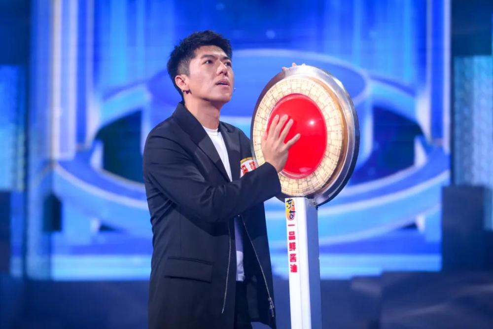 央视《开门大吉》主持人专场,冯硕套近乎陈旻揭老底