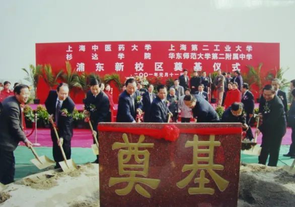 二工大选址确定曹路镇后,我们以只争朝夕的干劲,用最快的速度在一年内