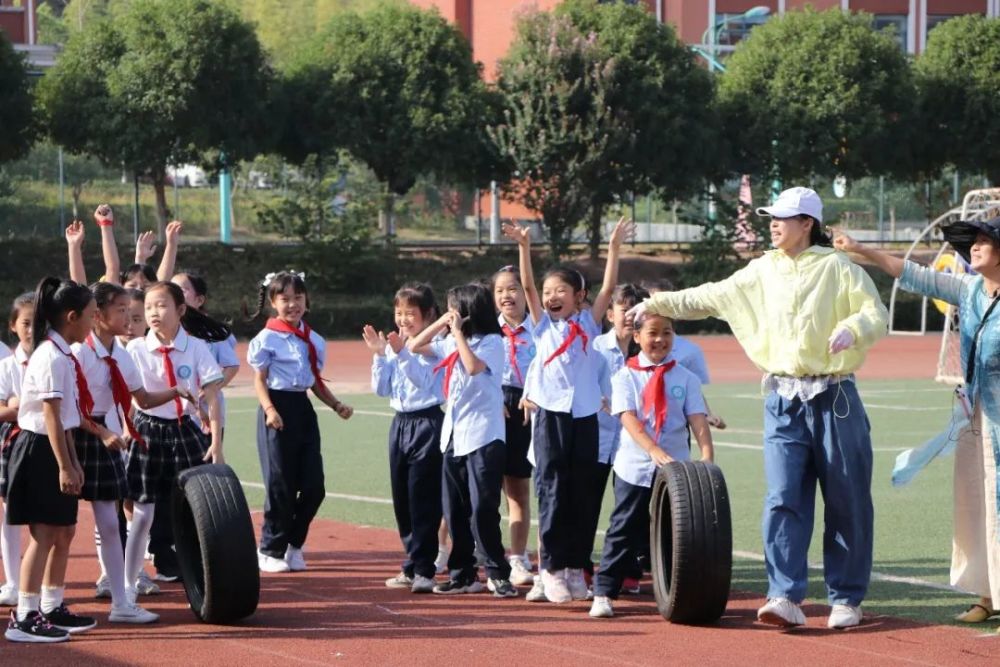 活力兰花迎国庆胸怀祖国向未来丨记兰花小学第三届体育节之趣味运动