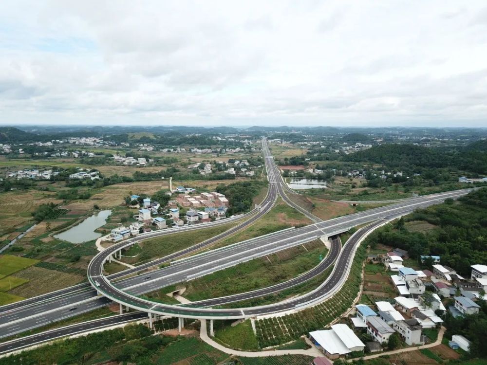 国庆免费跑德遂高速提前通车全线进入试运营阶段