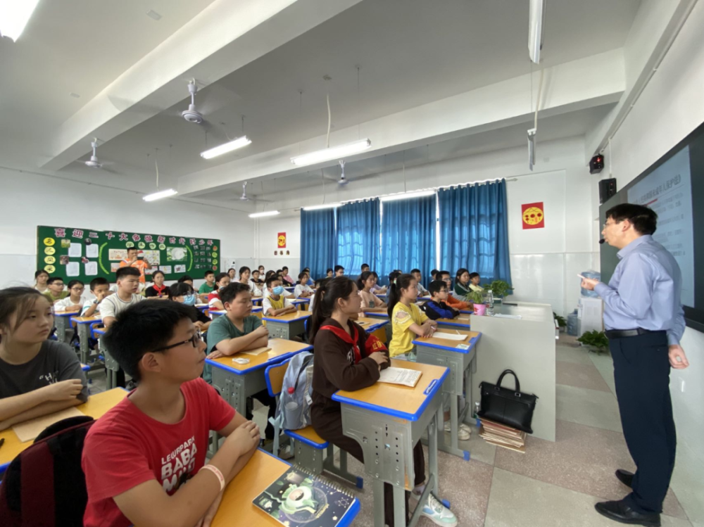 与法同行健康成长娄底吉星中学开展青少年法治宣传活动