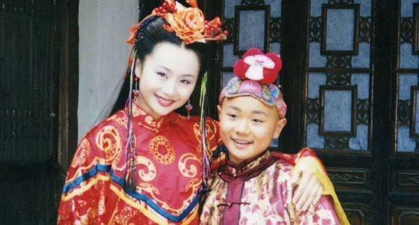 1《九岁县太爷》主演:曹骏,曹颖,吴孟达,释小龙《九岁县太爷》是2002