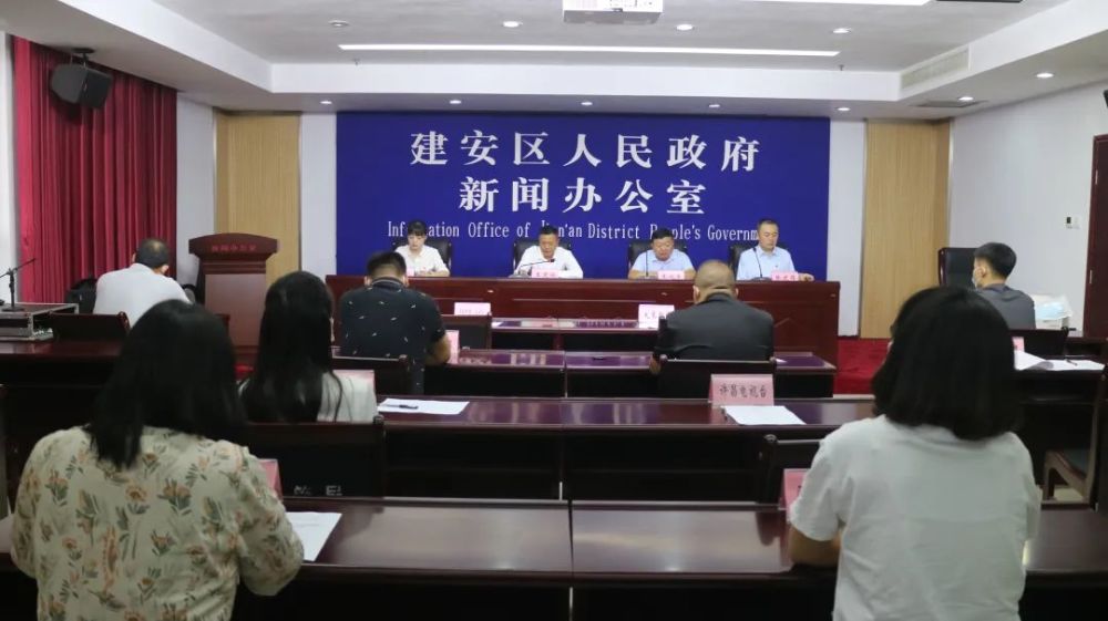 9月29日上午,许昌市建安区人民政府新闻办公室召开"风华十年—建安