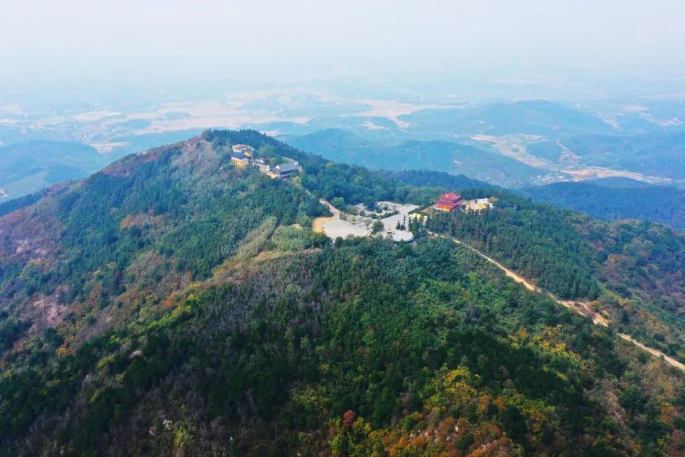 冶父山秋日景色.
