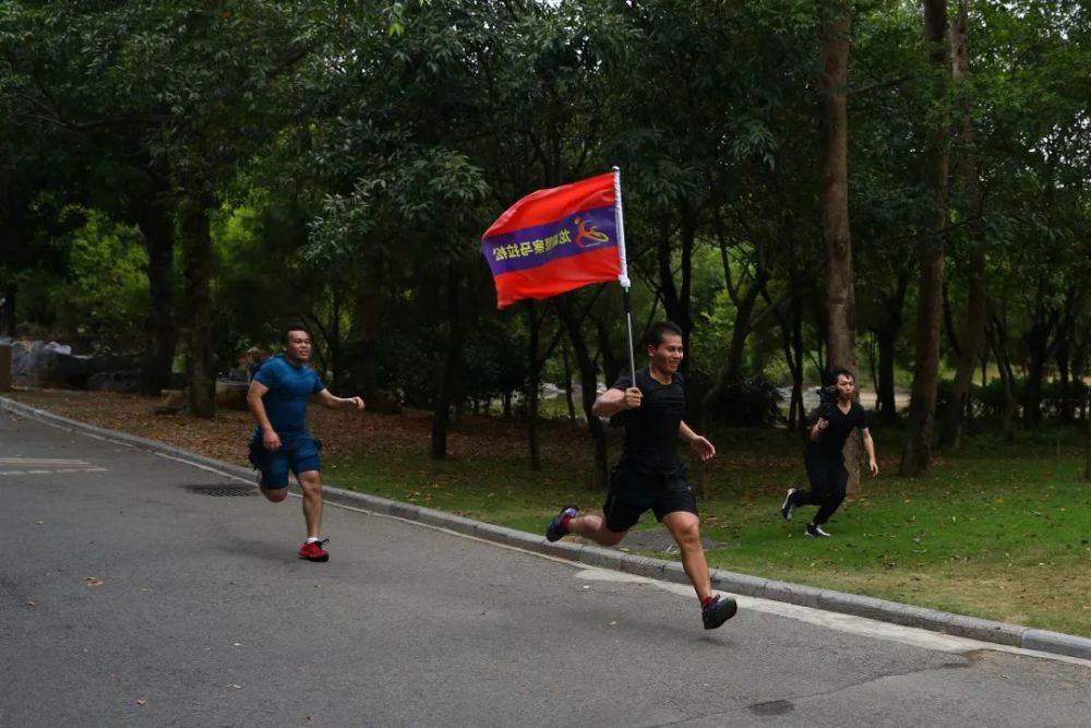 快乐健跑迎国庆扛旗争先保平安