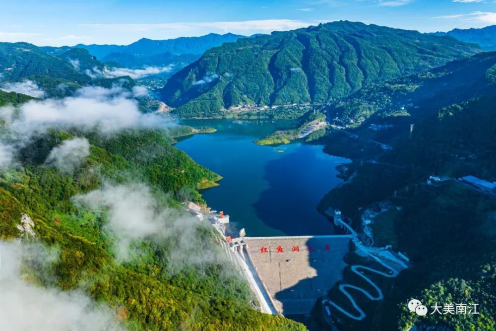 雨后红鱼洞水库青山绿水云雾缭绕美若仙境