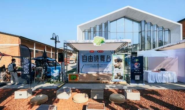 在北京书市寻找湖北青年作家彭书锦的诗歌