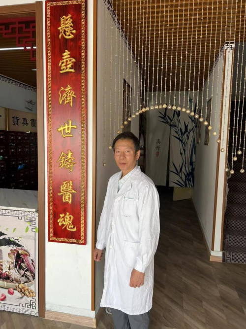 李德昌主任出生于中医世家,其父李乐园教授更是赫赫