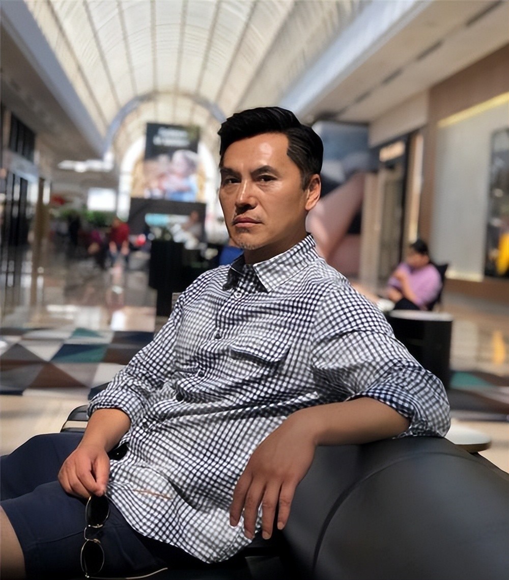 他的事业也许不是那么的完美,但淳于珊珊在婚姻上,却成为了人生赢家.