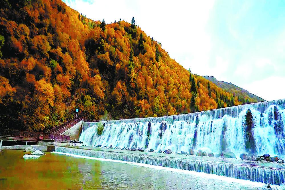 秋已浓,时正黄,大自然的调色板把海东市互助土族自治县北山景区渲染得