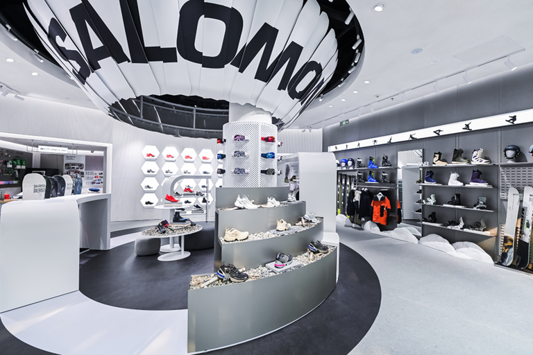 salomon先锋概念店于9月30日正式揭幕,该门店占地面积120平方米,设计