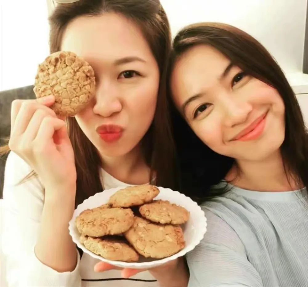 女神三剑侠淡妆庆生tvb同届港姐一人离巢一人淡出