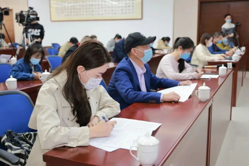 钱梅为促进苗木花卉线上线下交易深度融合,我县不断健全交易渠道,丰富