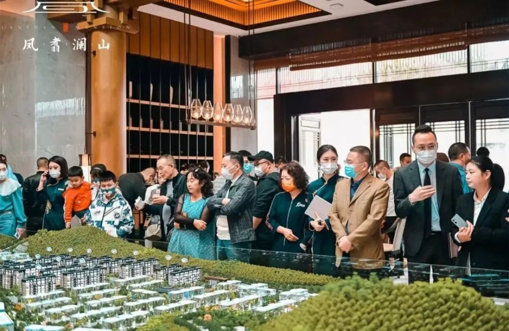 200多万一套房国庆炸出了德阳一年才能聚集的有钱人