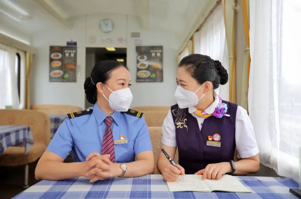 我和党代表走一线一路芳菲正当时十年杭州感受铁路带来的生活新脉动