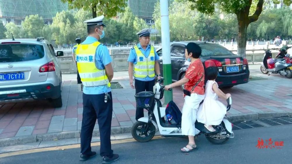 整治交通问题顽瘴痼疾临武县交警大队推进戴帽工程抓好头等大事