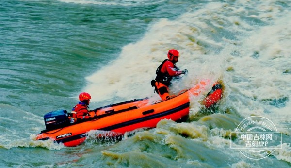 一朝入伍 军魂入骨 他用一次次成功的救援完成使命